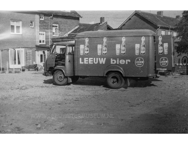 Leeuw bier transportwagen 1964